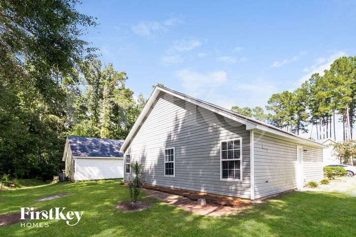 Building Photo - 165 Trickle Dr
