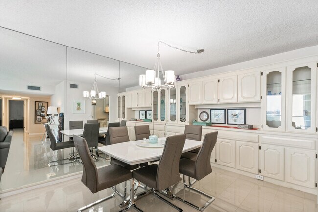 Building Photo - 5440 N Ocean Dr