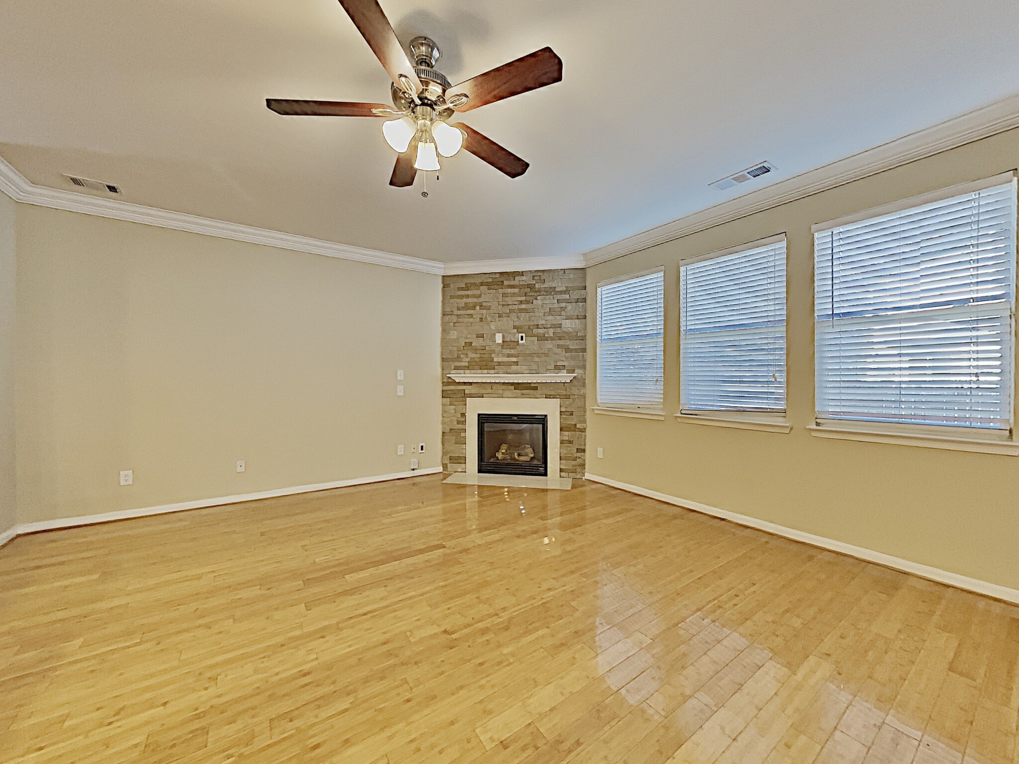 Building Photo - 348 Yellow Iris Rd