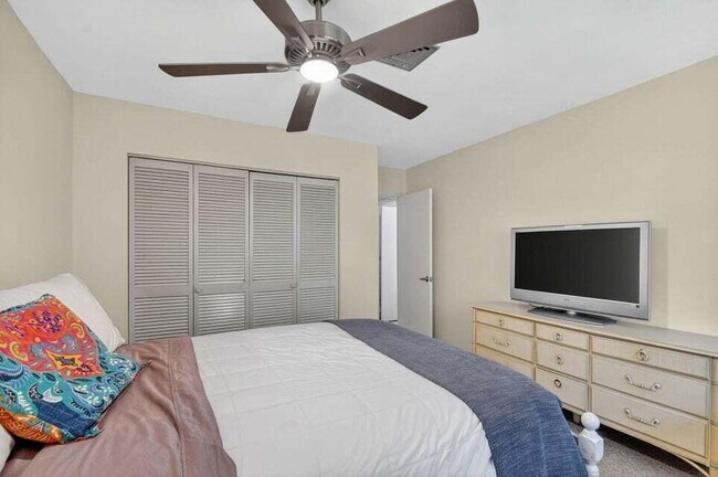 Building Photo - 324 Orange Tree Dr