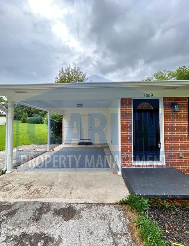Building Photo - Updated ranch-style home in great neighbor...