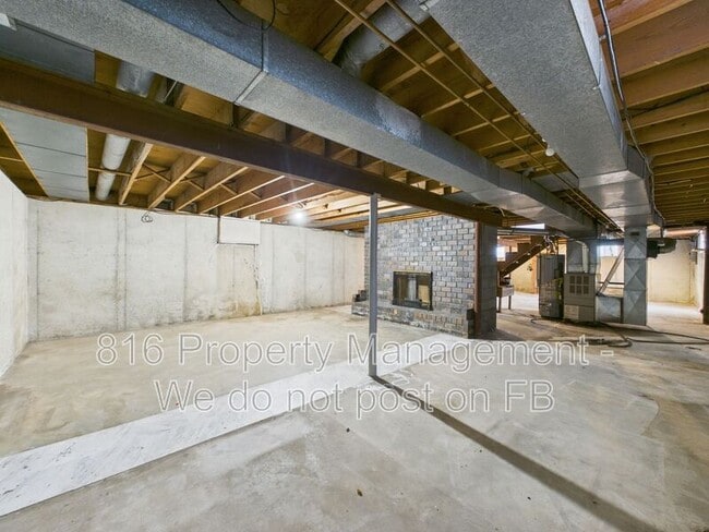 Building Photo - 3929 S Carriage Ln