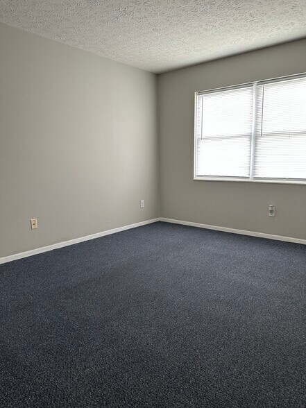 Building Photo - 2532 Sandbury Blvd