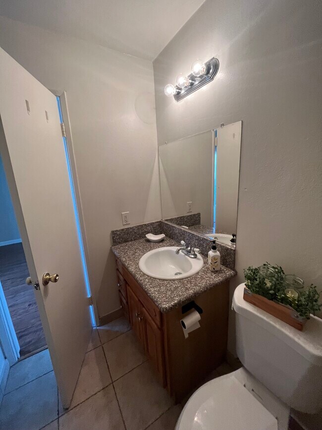 Building Photo - 24370 Newhall Ave