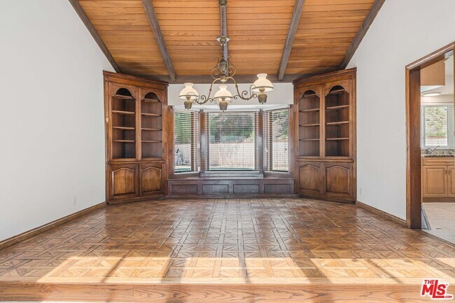 Building Photo - 1181 Somera Rd