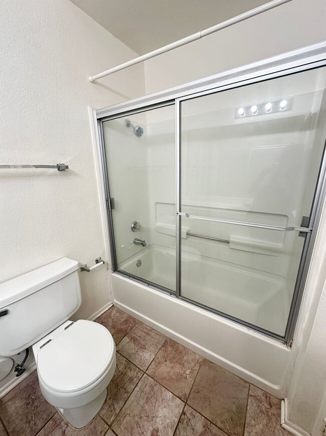 Building Photo - (PENDING APPLICATION) Gated West Lancaster...