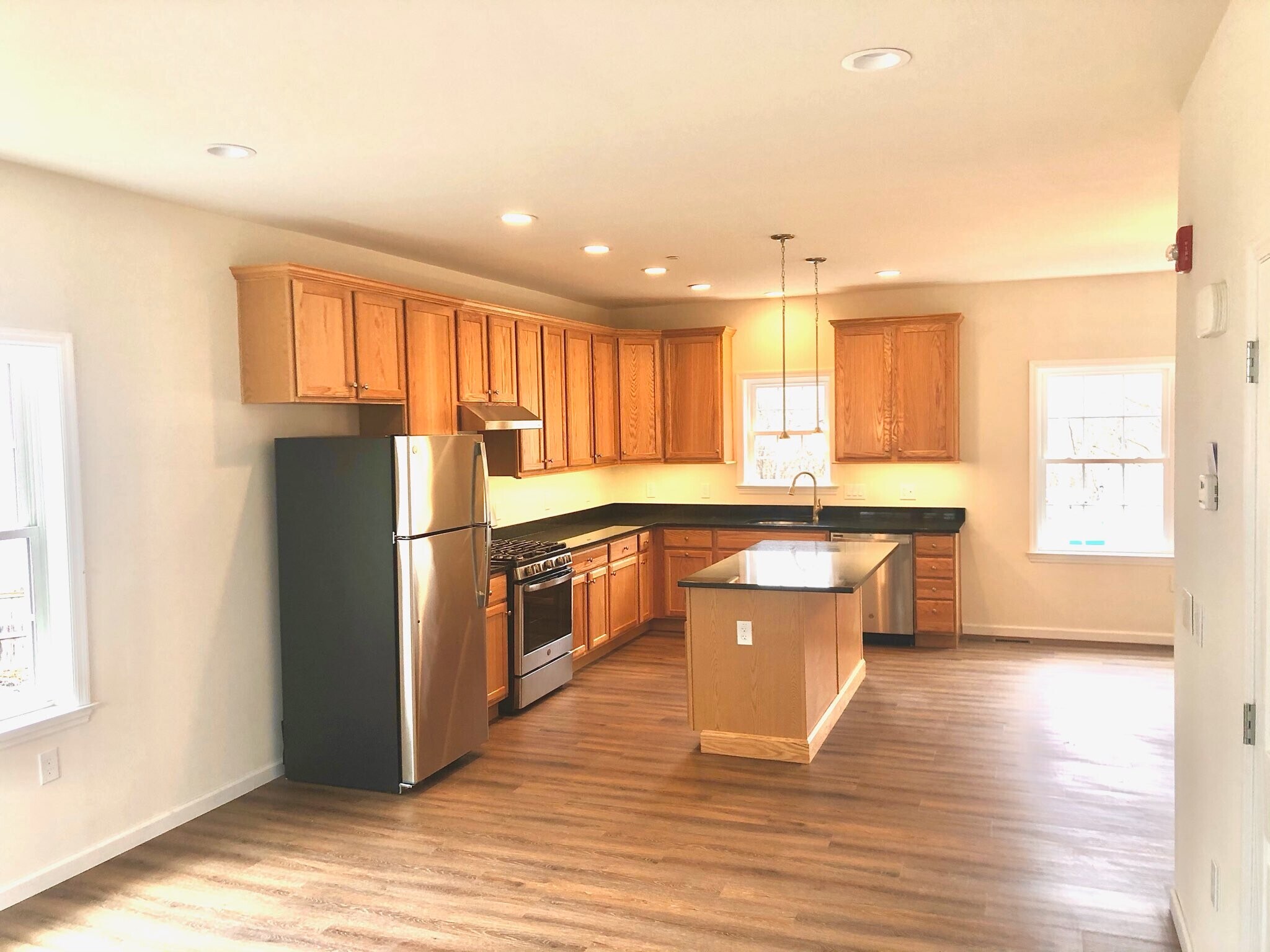 Stainless steel appliances - 1002 N Division St