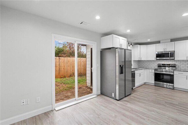 Building Photo - 1342 N Hampton Rd