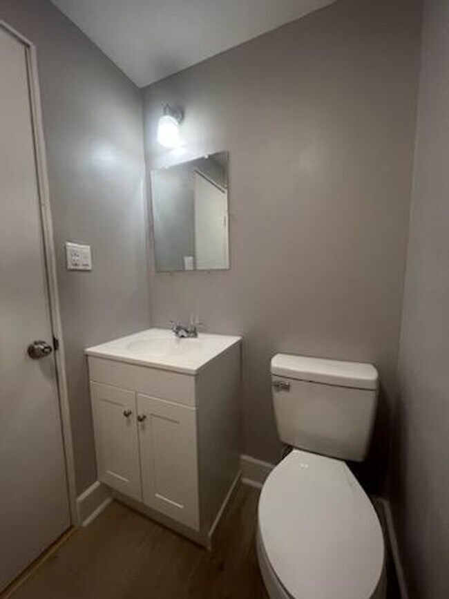 Building Photo - 1661 Belasco Ave