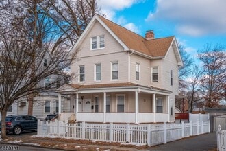 Building Photo - 49 Spruce St