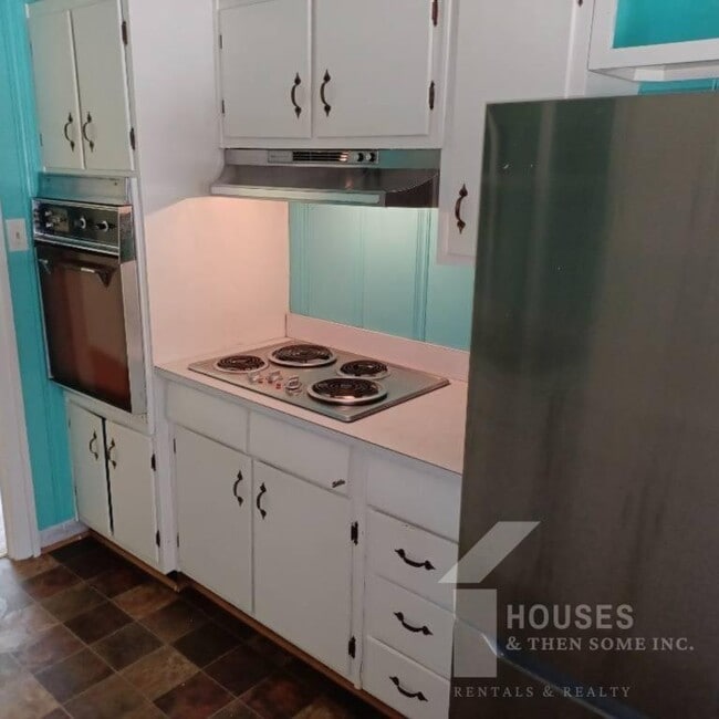 Building Photo - 136 Forest Hills Dr