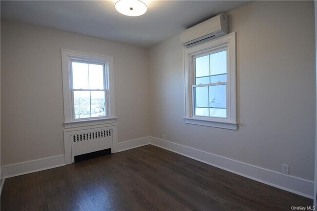 Building Photo - 137 Hillside Pl