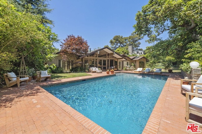 Building Photo - 3 Latimer Rd