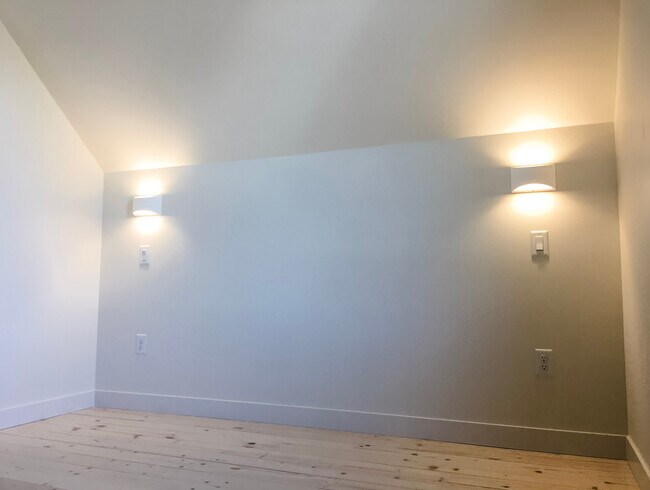 Building Photo - 926 Cleveland St.