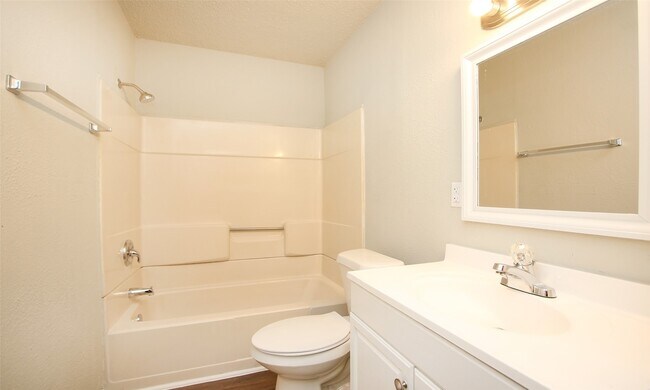 Building Photo - 6110 Glen Lee Dr