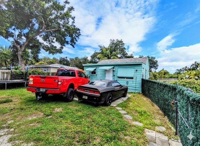 Building Photo - 430 S 26th Ave