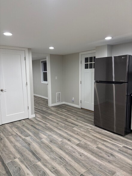 Building Photo - 106 W North St