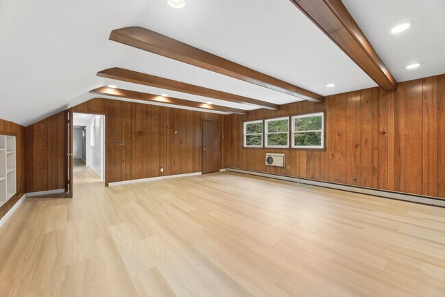 Building Photo - 26 Glenwood Rd