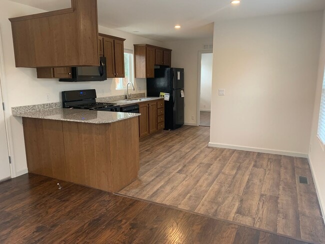 Building Photo - Terrific ADU home with private yard!
