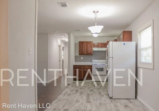 Building Photo - 1212 Eastview Ave