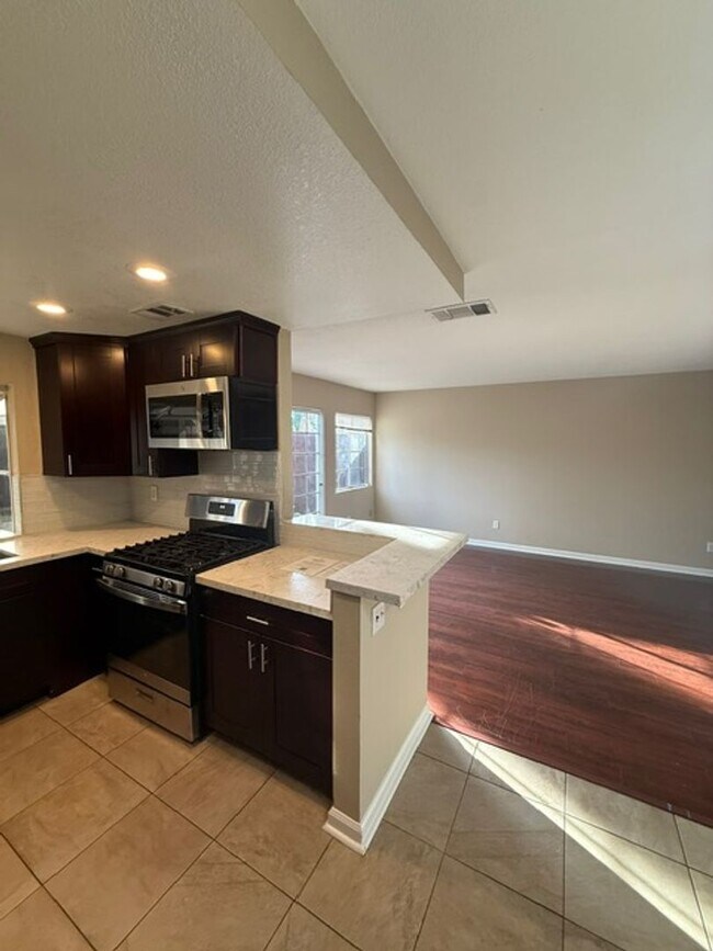 Building Photo - Very nice updated condo in beautiful Granite hills Neighborhood