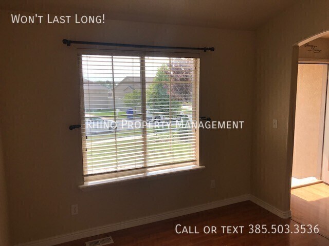 Building Photo - 1919 N Sego Lilly Dr