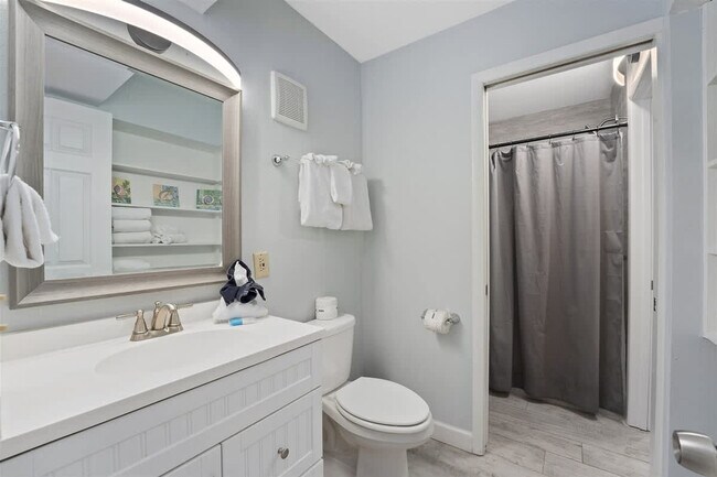 Building Photo - 8743 Thomas Dr