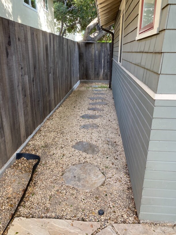 Building Photo - 1710 De la Vina St