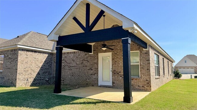 Building Photo - 1219 McClain Dr