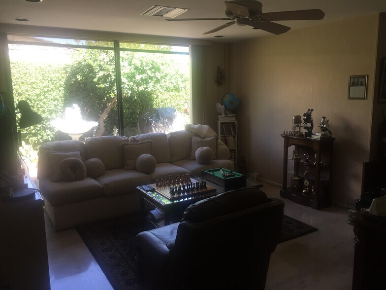 Family Room - 23 Duke Dr