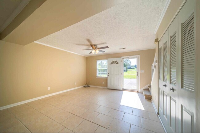 Building Photo - 75 Tinkerview Dr