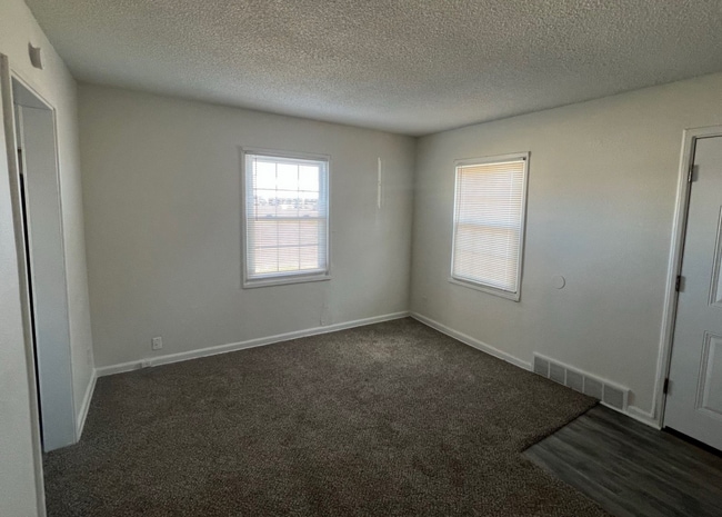 Building Photo - Coming Soon | Spacious 2 Bed, 1.5 Bath Duplex Near Red Bridge