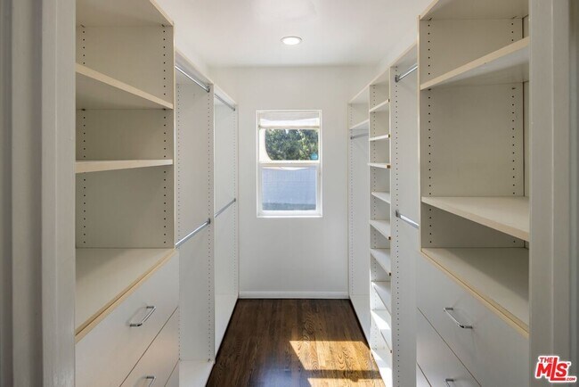 Building Photo - 6446 W 85th St