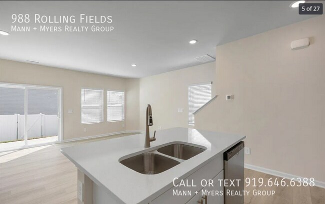 Building Photo - 988 Rolling Flds Dr