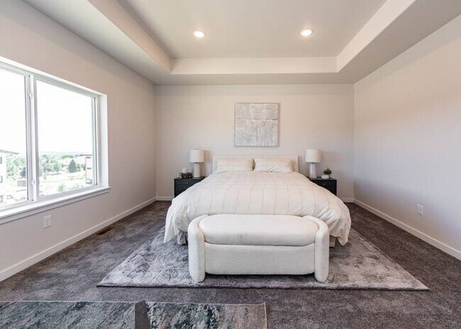 Building Photo - FULLY FURNISHED 3 Bed Luxury End Unit Townhome backs to Nature