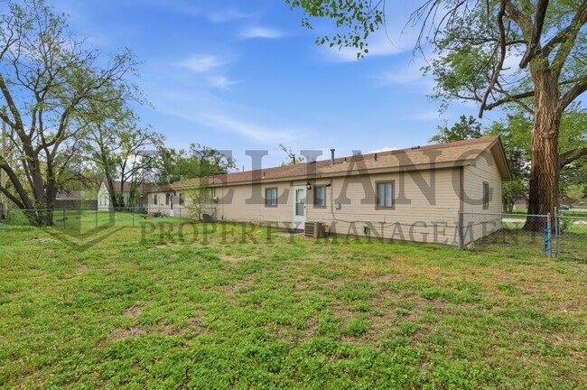 Building Photo - 5026 W Newell St