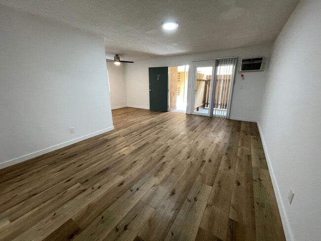 Interior Photo - 20353 Saticoy St