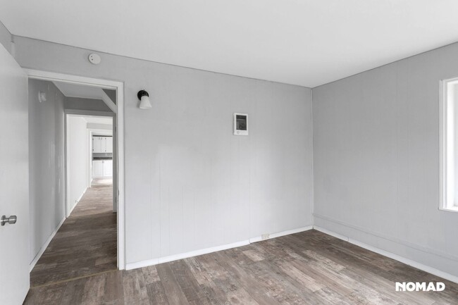 Building Photo - Charming 1BR Duplex in Salem