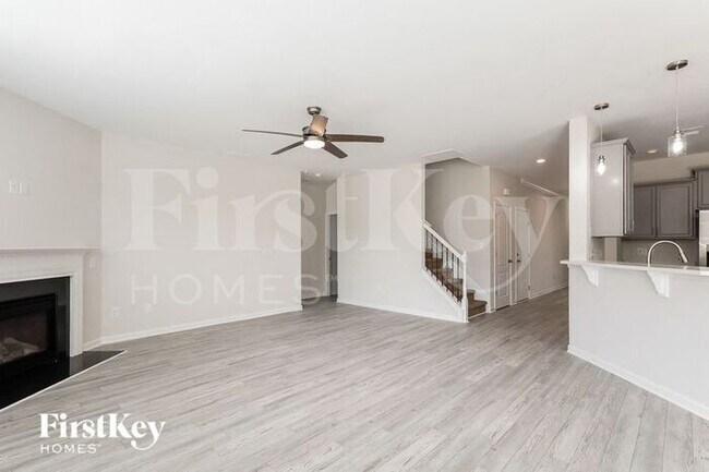 Building Photo - 2641 Kinmere Dr