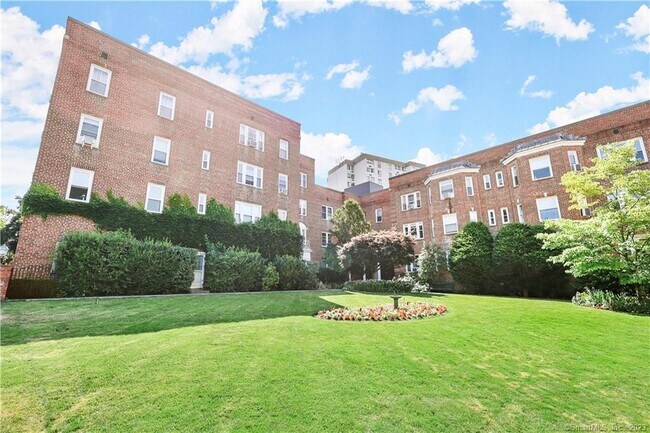 Building Photo - 70 Strawberry Hill Ave