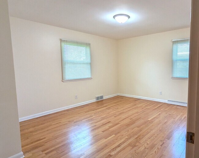 Building Photo - 755 Oakmere Pl