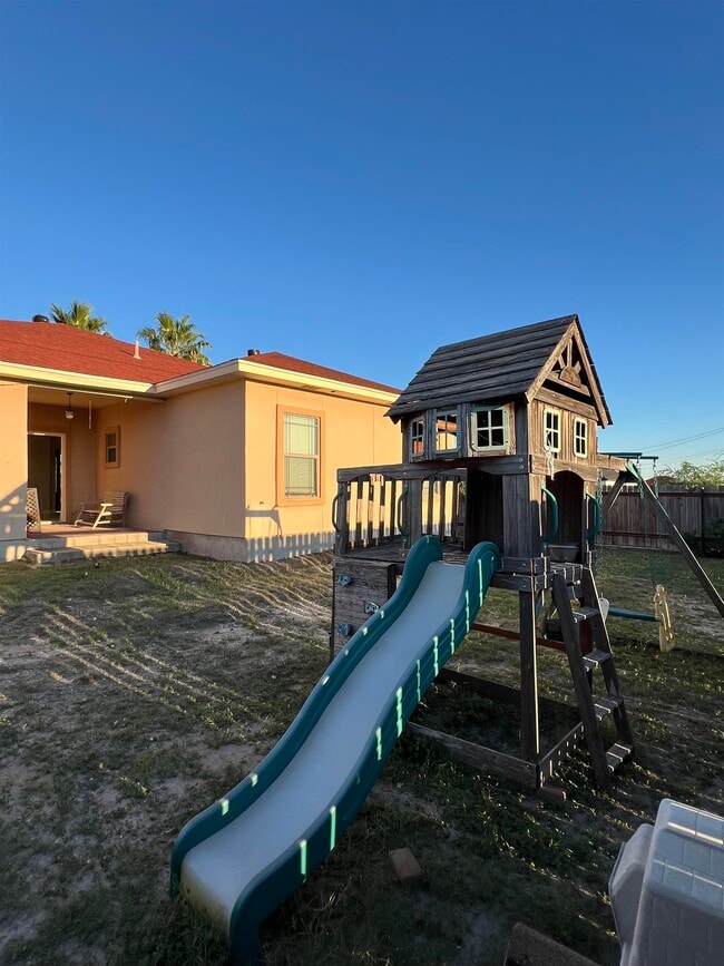 Building Photo - 373 Lenora Ave