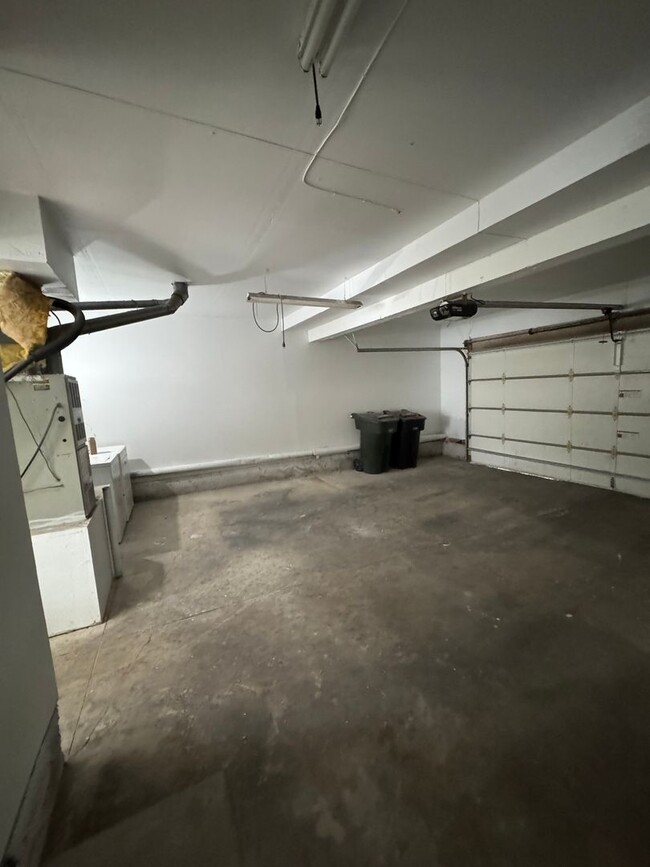 Building Photo - Condo with Amazing Lake View!