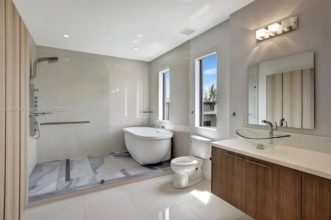 Building Photo - 164 SE 4th Terrace