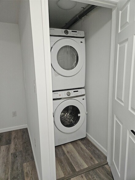 Building Photo - 120 Henry St