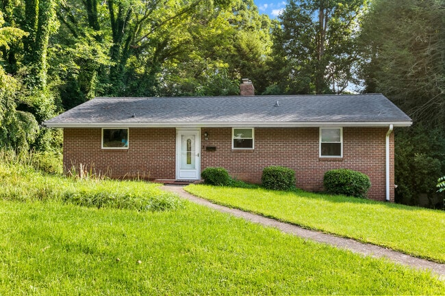 Building Photo - 68 Wilshire Dr