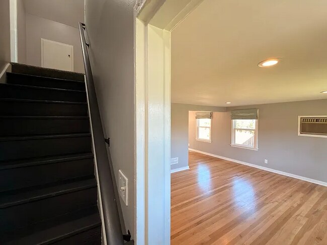 Building Photo - This spacious four-bedroom, two-bathroom