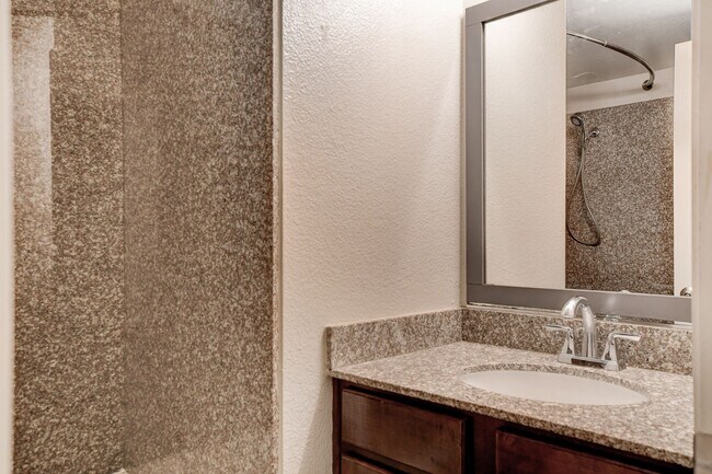 Building Photo - 5240 Indian River Dr