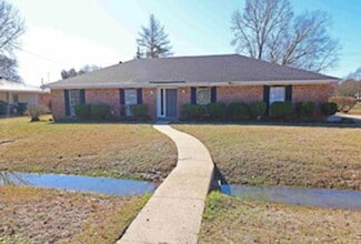 Building Photo - Beautiful 3-bedroom house