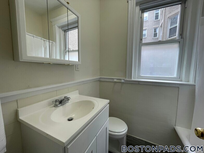 Building Photo - 1191 Boylston St